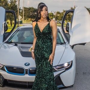 Emerald Green Sequin Open-Back Gown | V-Neck Formal Dress